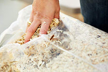 Load image into Gallery viewer, Small Pet Select - Pine Shavings Chicken Bedding
